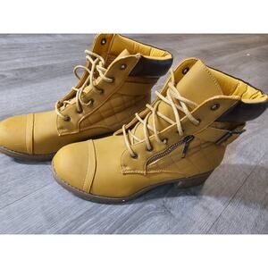Betani Womens Tan Side Zip Quilted Boot Buckle and Lace Up Size 8